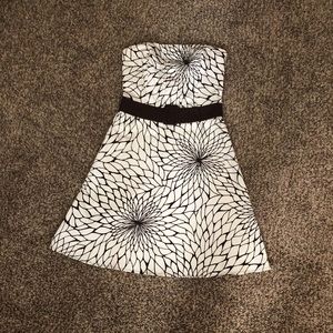 White and brown strapless dress